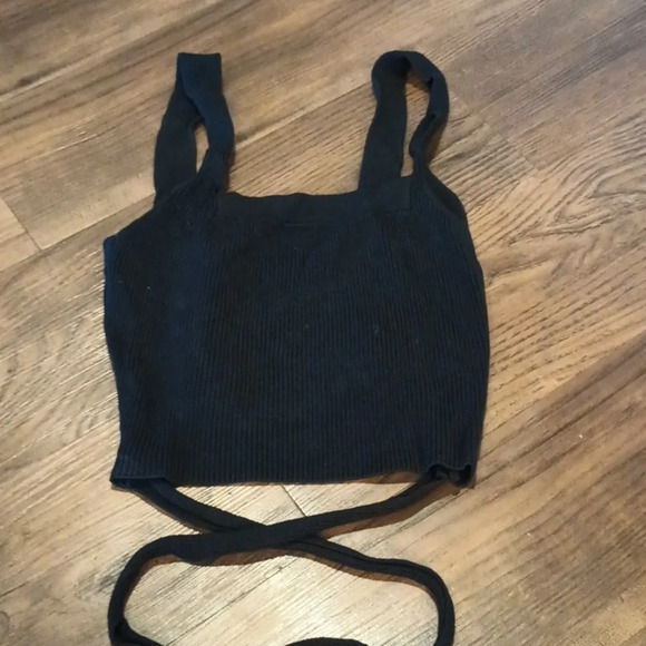 Urban Outfitters Black Ribbed Tank Crop Top With Belly Waist Bow A3 - Picture 2 of 5